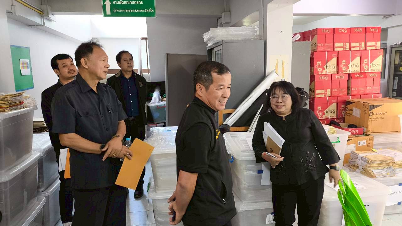 title - วันที่ 21 มกราคม 2569 นายวินัย เมฆดำ ผู้ตรวจราชการกรม ส.ป.ก. นายทินกร เพียภูเขียว ปฏิรูปที่ดินจังหวัดอุบลราชธานี และเจ้าหน้าที่ ส.ป.ก.อุบลราชธานี ร่วมประชุมติดตามแผนงาน ผลการดำเนินงาน ประจำปี พ.ศ.2569